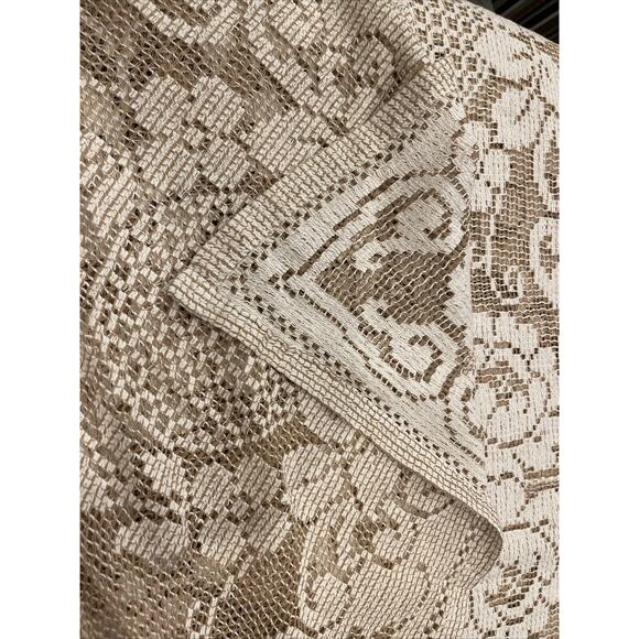 Vintage Lace Tablecloth 90" X 62" Unused Condition Reversible - Picture 4 of 4